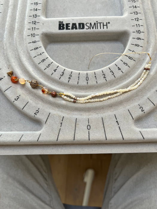 Bracelet with Murano seed beads, agates and carnelian
